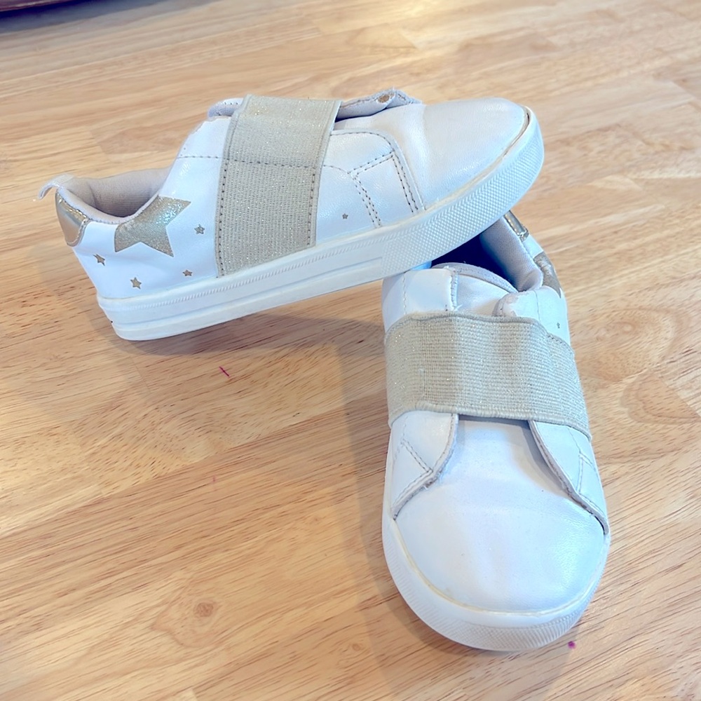 Oshkosh B’gosh white leather slip on gold stars toddler 10